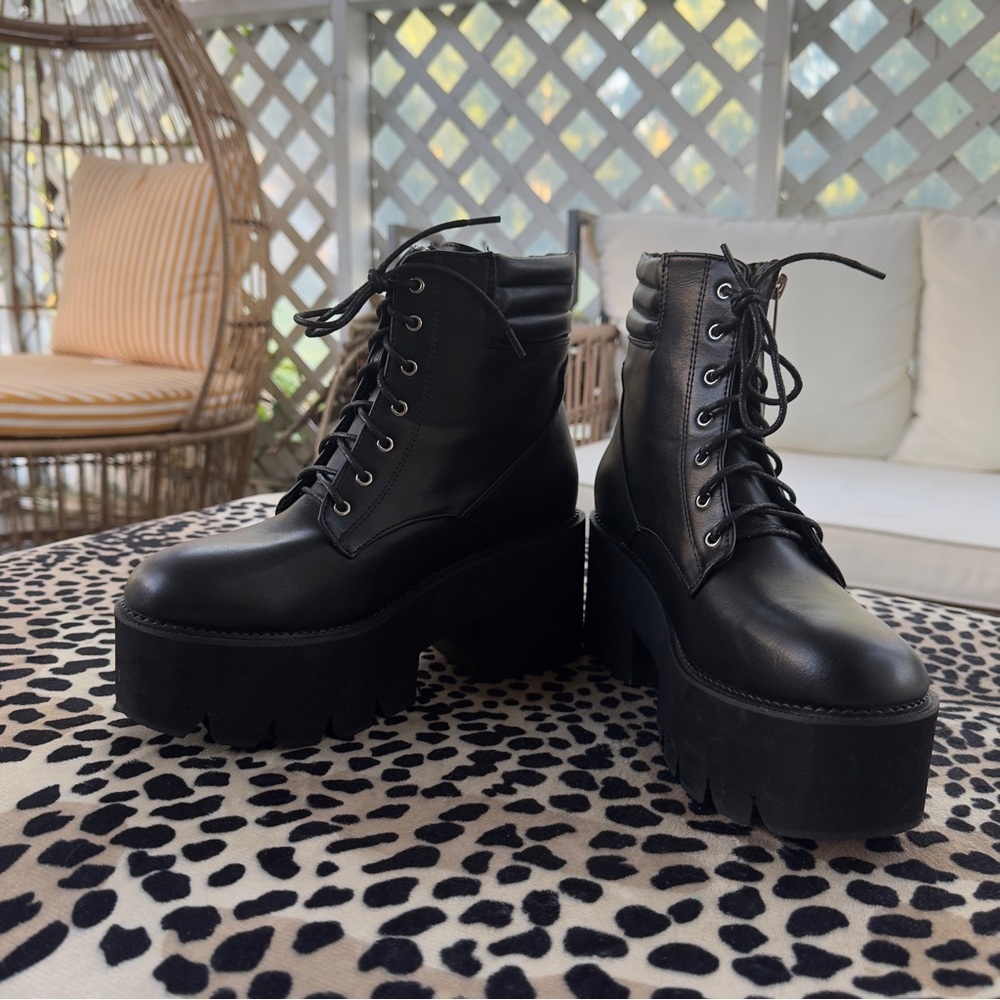 Black Platform Lace-Up Boots - Picture 4 of 6
